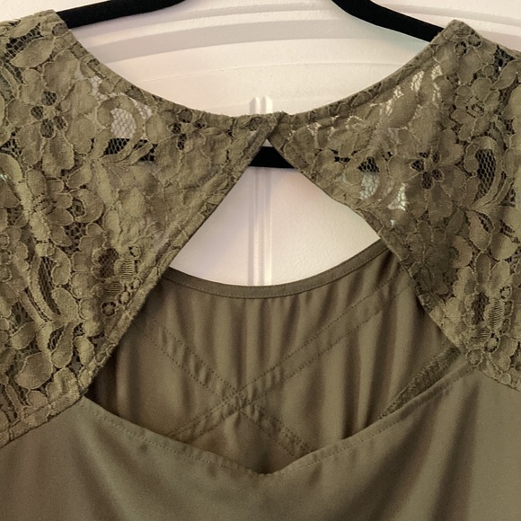 Smart Set sleeveless blouse. - Picture 3 of 5